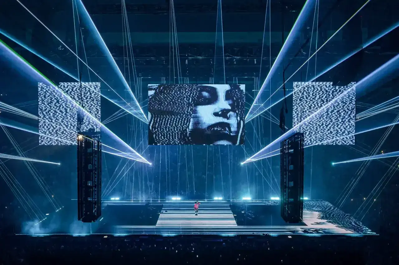 HIT ME HARD AND SOFT: THE TOUR (LIVE IN 3D)