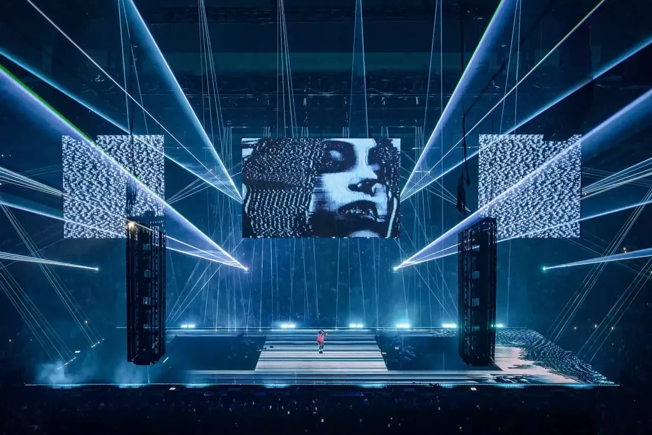 HIT ME HARD AND SOFT: THE TOUR (LIVE IN 3D)