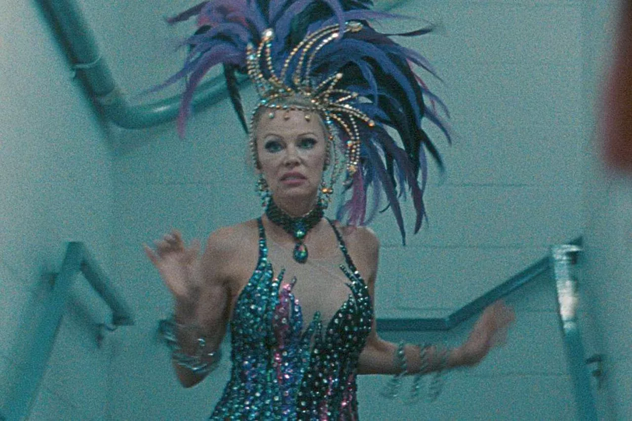 Pamela-Anderson-The-Last-Showgirl-111324-mk-2-f81b707dc2734486a12ff28d947fd886.jpg
