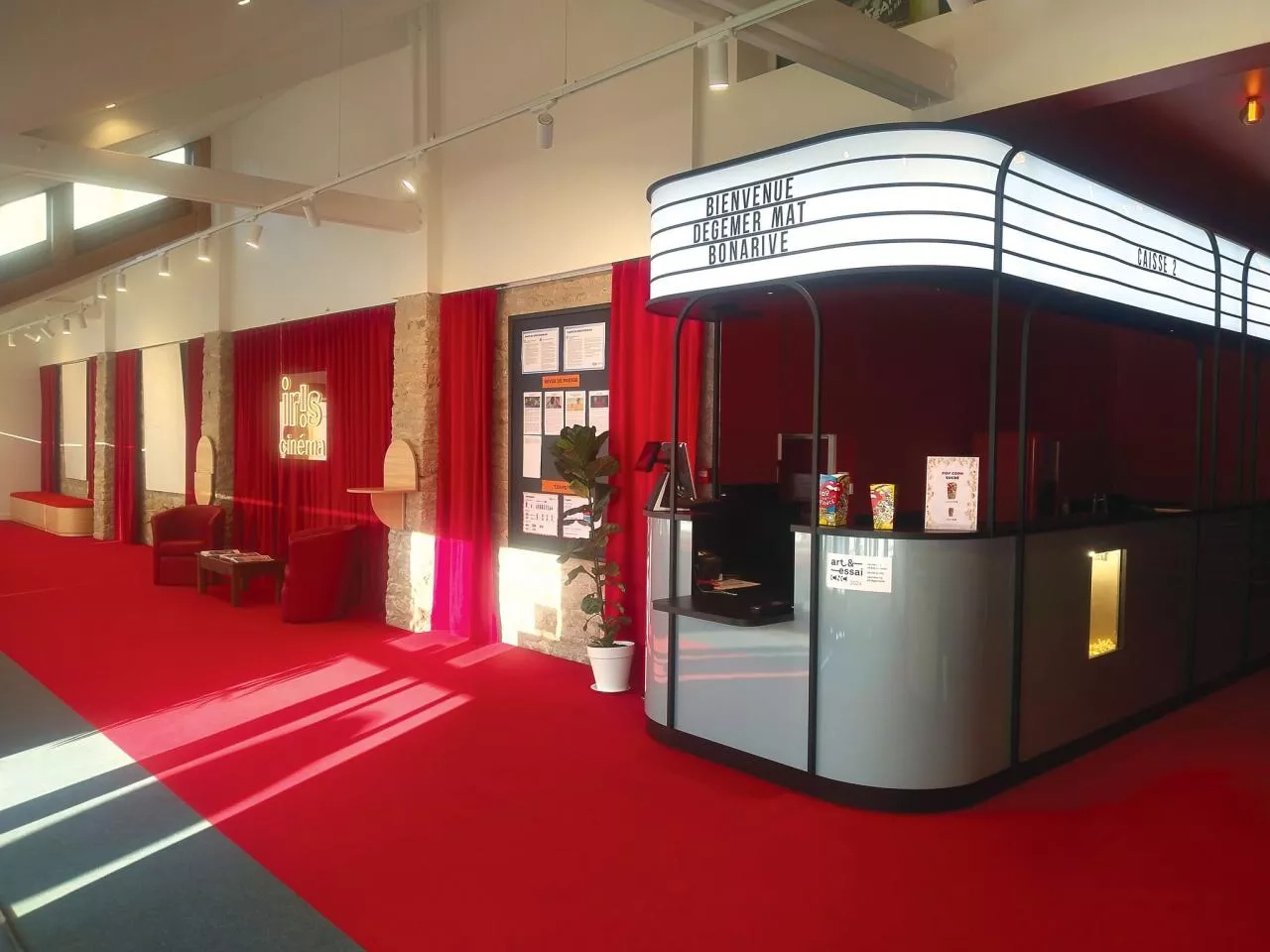Image de l'article Questembert : l’Iris Cinéma dévoile son nouveau hall d’accueil