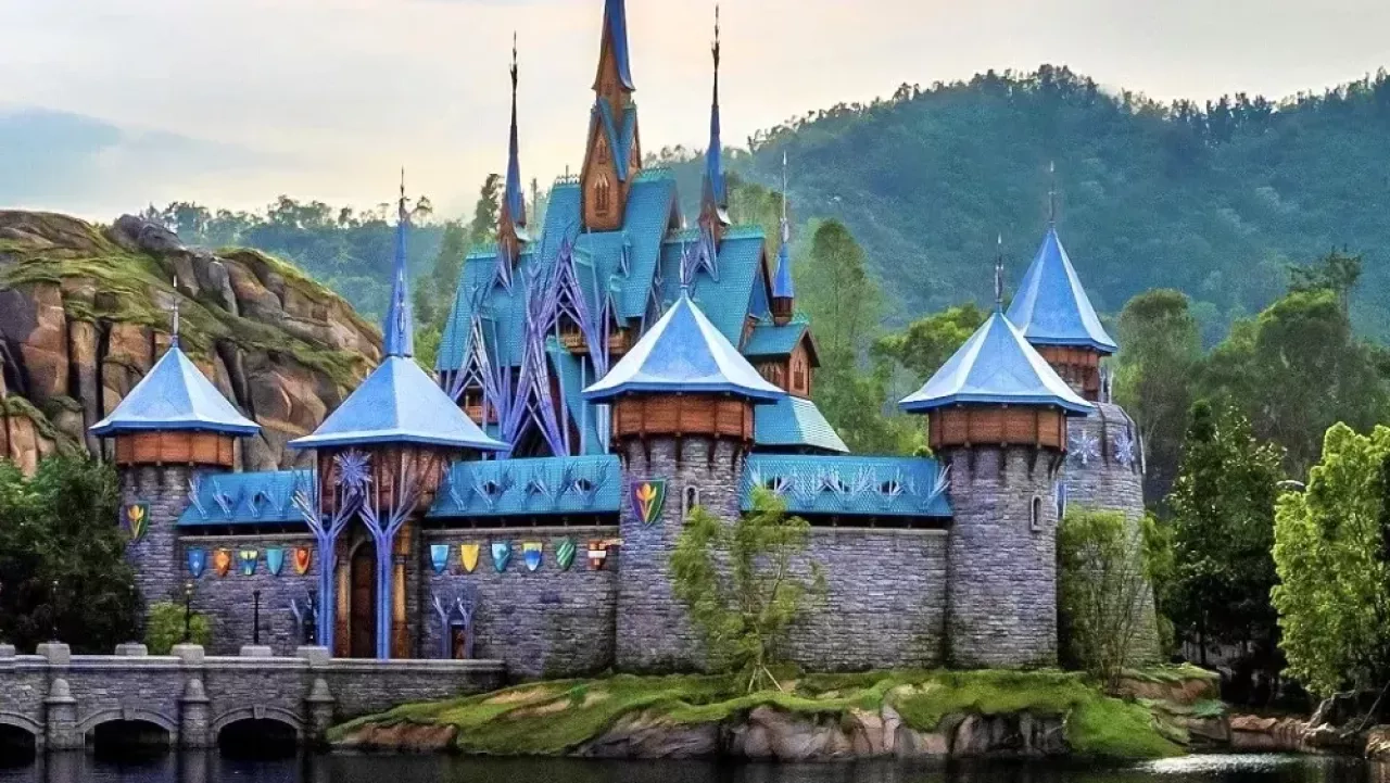 Arendelle-Castle-.webp