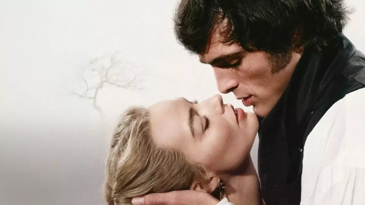 "Hurlevent" : Margot Robbie et Jacob Elordi électrisent l’adaptation pop et sulfureuse d’Emerald Fennell