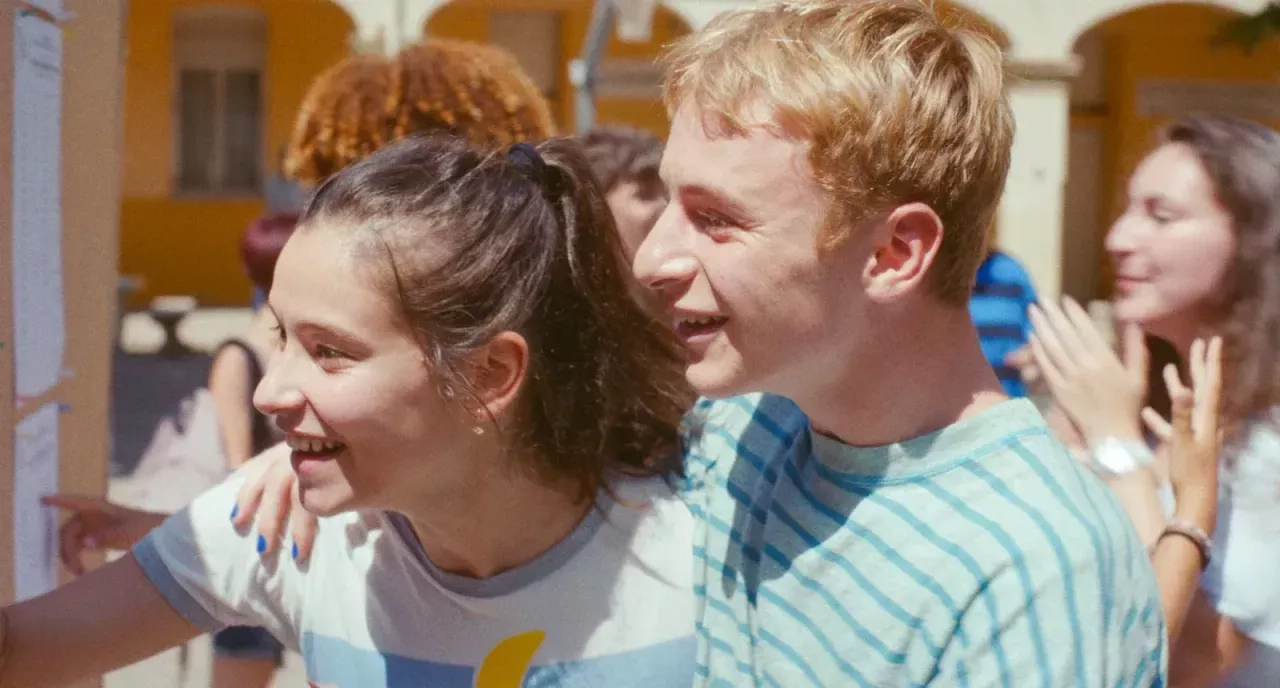Léa Lopez et Thomas Gioria dans “Toni en famille”