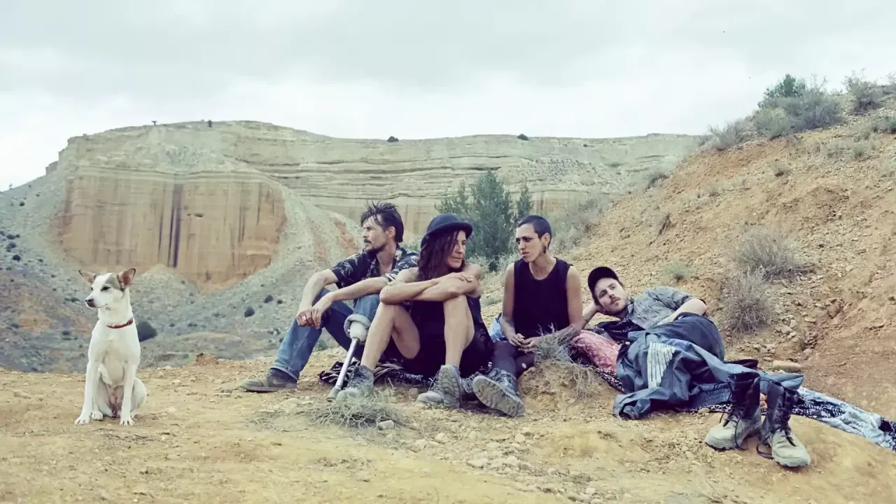 "Sirāt" : Olivier Laxe signe une odyssée hypnotique à travers une rave dans le désert